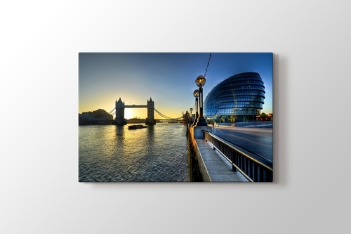 River Thames and Tower Bridge görseli.