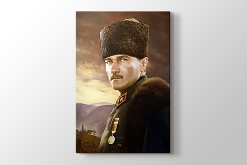 Üniformalı Atatürk görseli.