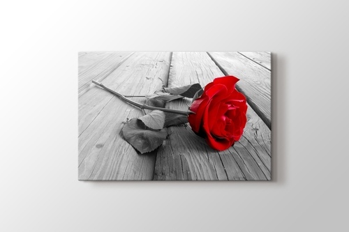 Red Rose on Wood görseli.
