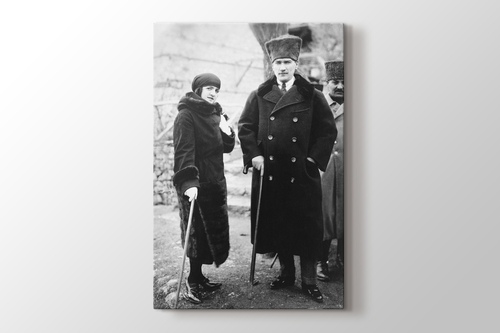 Atatürk ve Latife Hanım görseli.