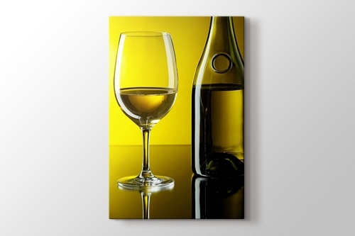 White Wine over Yellow Wall görseli.