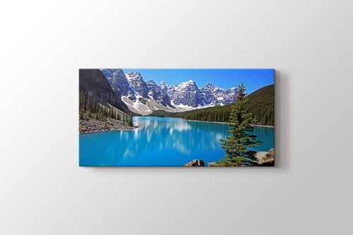 Moraine Lake in Canada görseli.