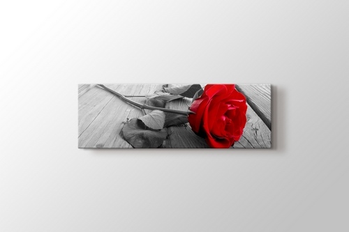 Red Rose on Wood görseli.