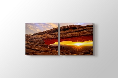 Mesa Arch at Sunrise Canyonlands National Park Utah USA görseli.