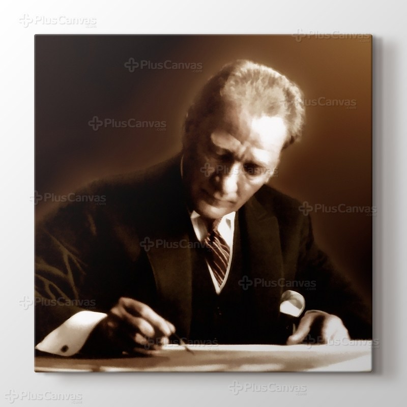 Atatürk Yazı Yazarken görseli.