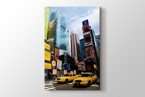 Yellow Cabs at Times Square görseli.