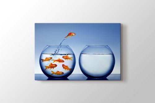 Goldfish Jumping Out Of The Water görseli.