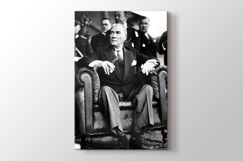 Atatürk görseli.