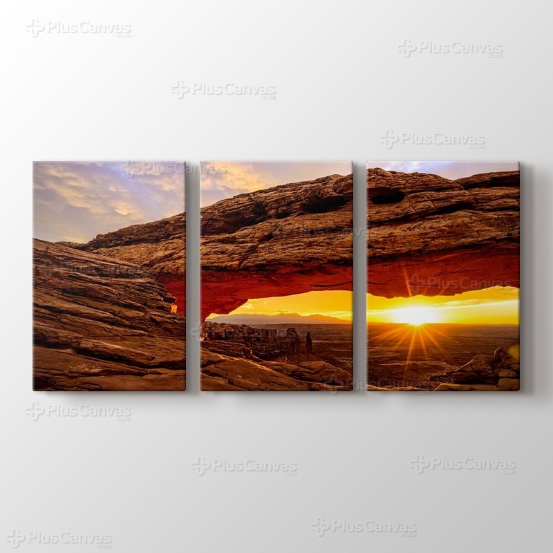 Mesa Arch at Sunrise Canyonlands National Park Utah USA görseli.