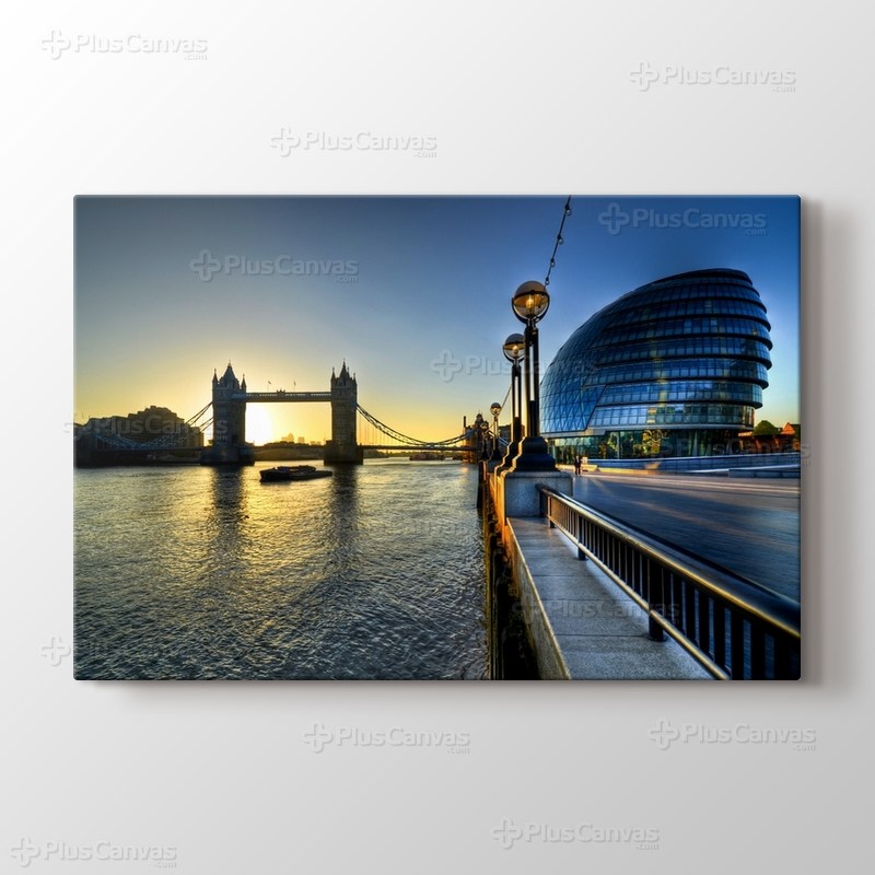 River Thames and Tower Bridge görseli.