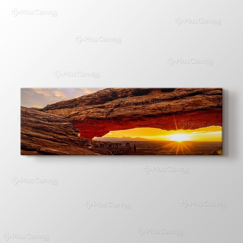 Mesa Arch at Sunrise Canyonlands National Park Utah USA görseli.