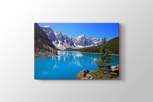 Moraine Lake in Canada görseli.