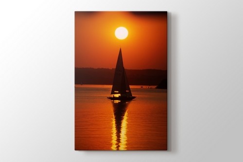 Sailing at Sunset görseli.