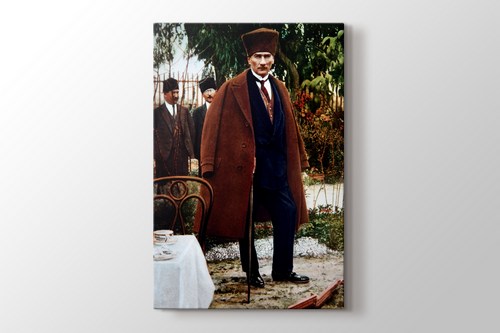 Atatürk görseli.