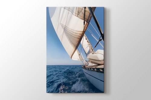 Sailing Yacht On The Race görseli.