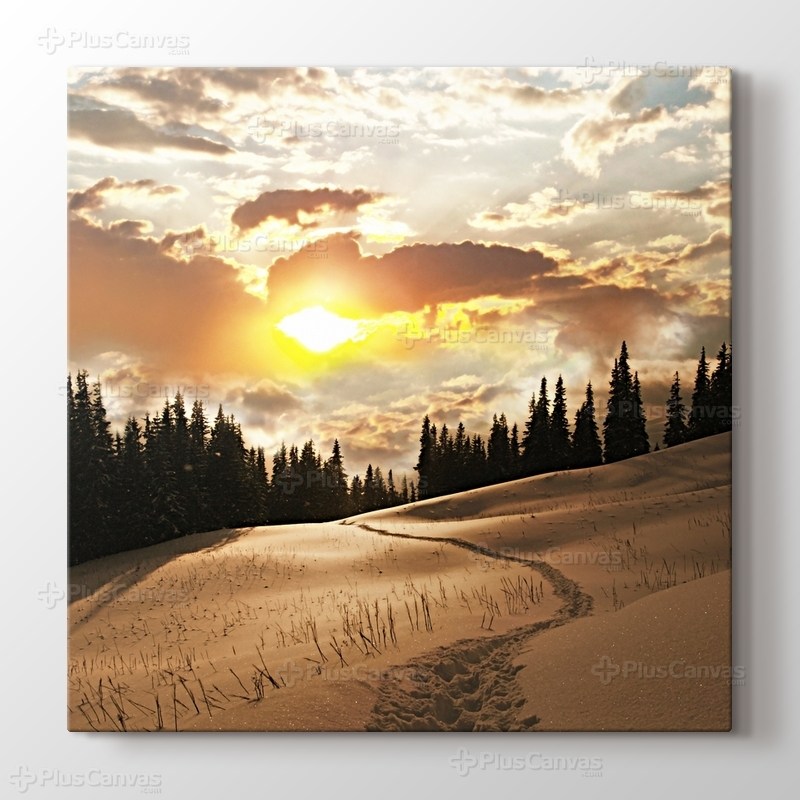 Sunset over Snowy Mountain görseli.