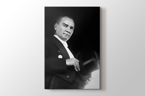 Atatürk görseli.