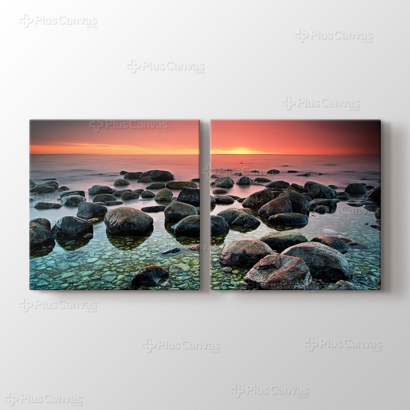 Sahilde Çakıl Taşları görseli.