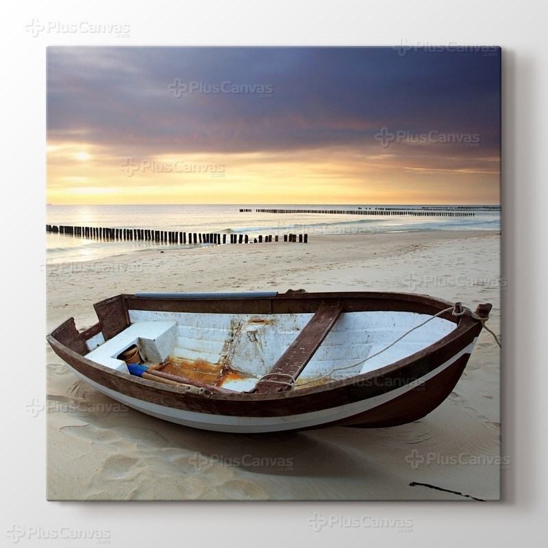 Güzel Kumsal ve Kayık görseli.