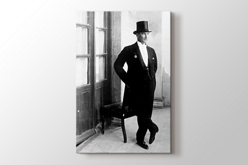 Atatürk görseli.