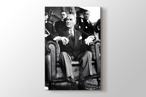 Atatürk görseli.
