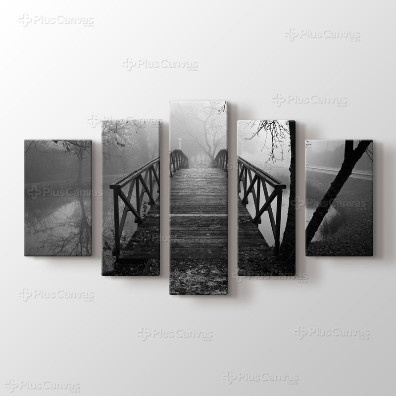 Parkta Ahşap İskele görseli.