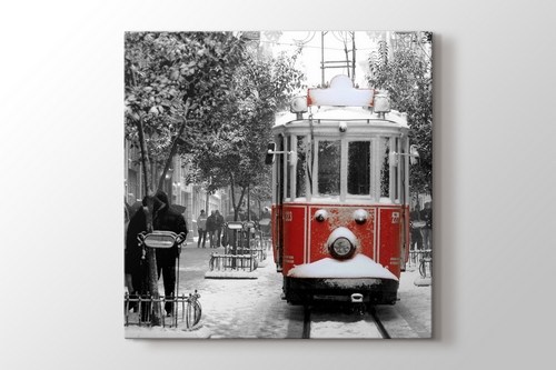 İstiklal Caddesi ve Tramvay görseli.