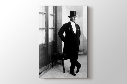 Atatürk görseli.