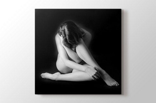 Beauty In Black görseli.