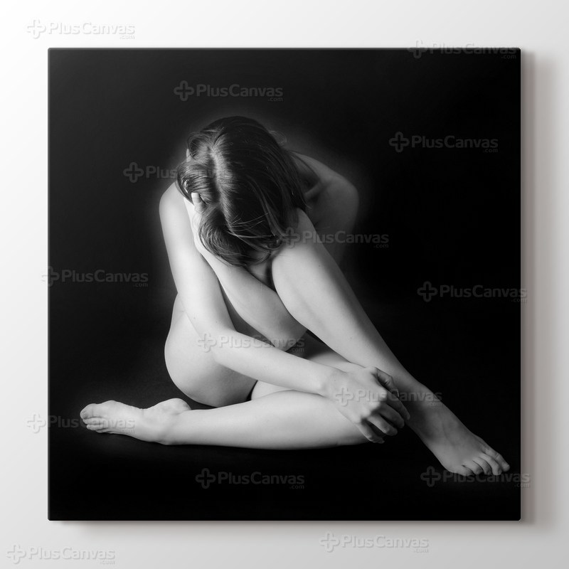 Beauty In Black görseli.