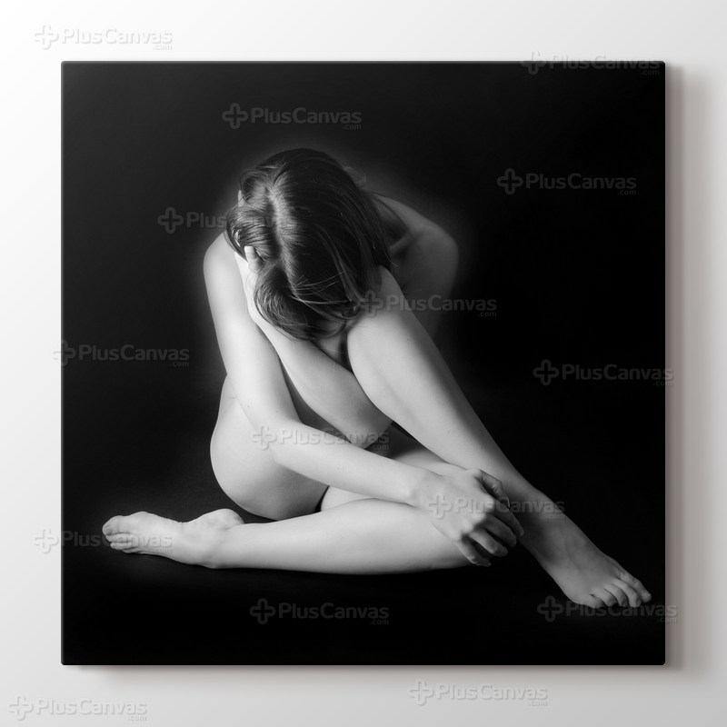 Beauty In Black görseli.