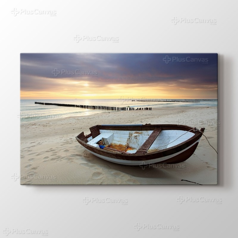 Güzel Kumsal ve Kayık görseli.