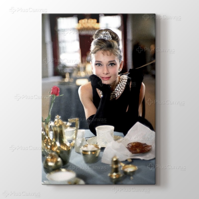 Tiffany at Breakfast görseli.