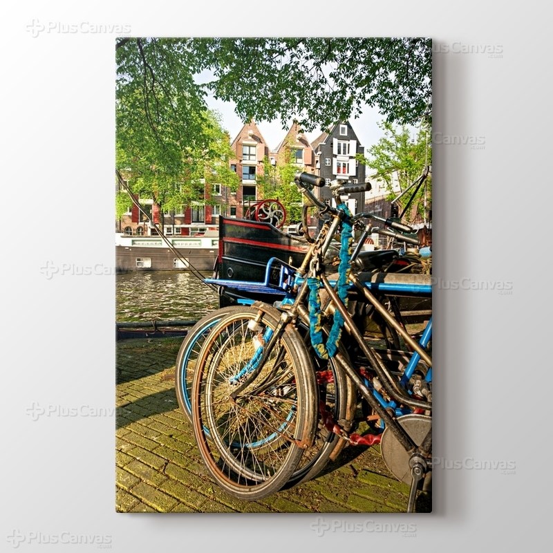 Bisikletler görseli.