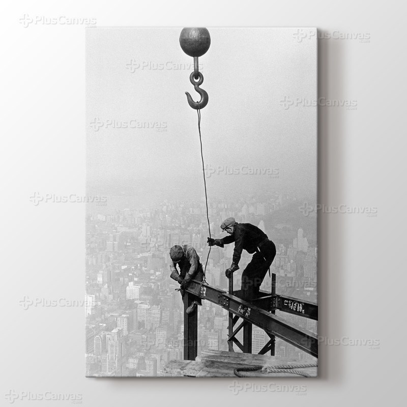 High on the Empire State Building - Lewis Wickes Hine görseli.