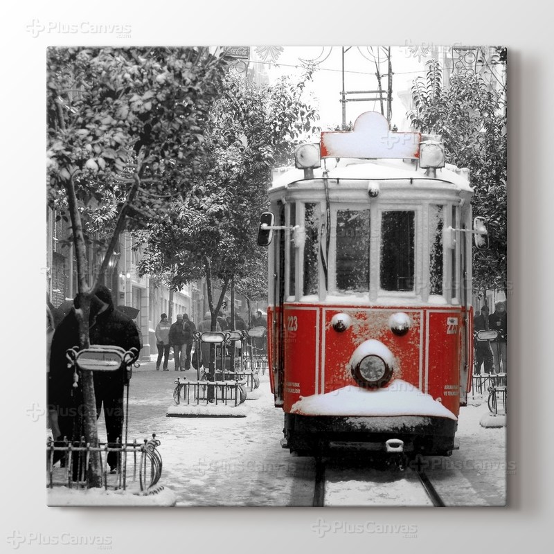 İstiklal Caddesi ve Tramvay görseli.
