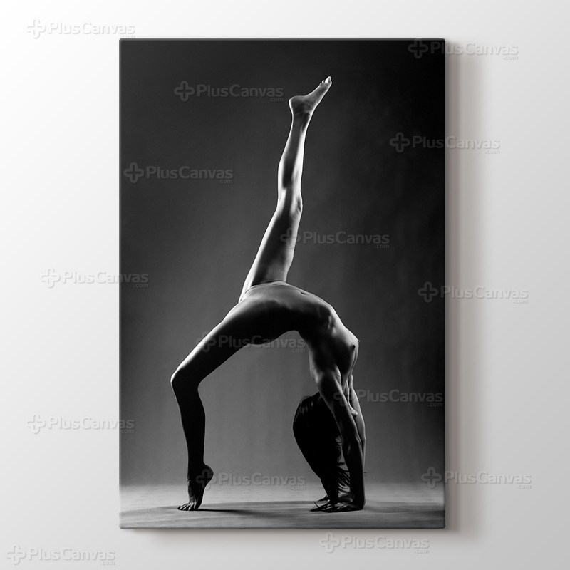 Beauty In Black görseli.