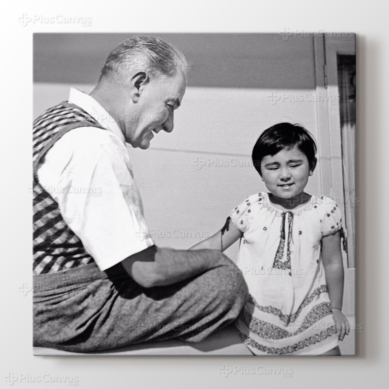 Atatürk ve Manevi Kızı Ülkü Adatepe görseli.