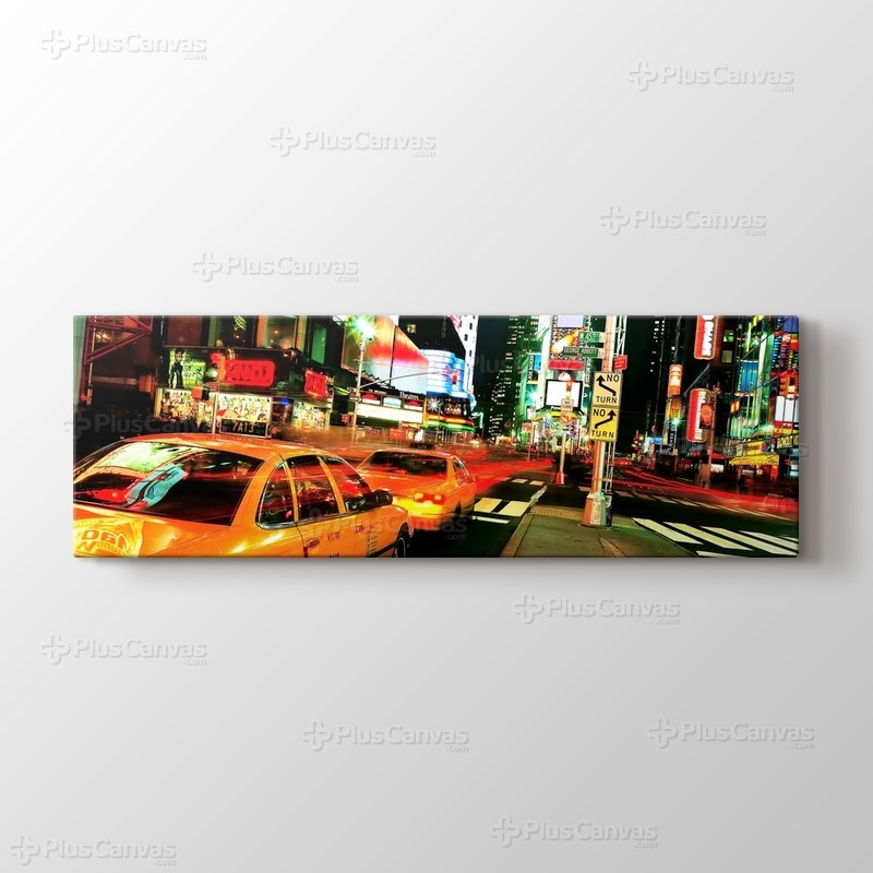 Yellow Cabs at Times Square görseli.