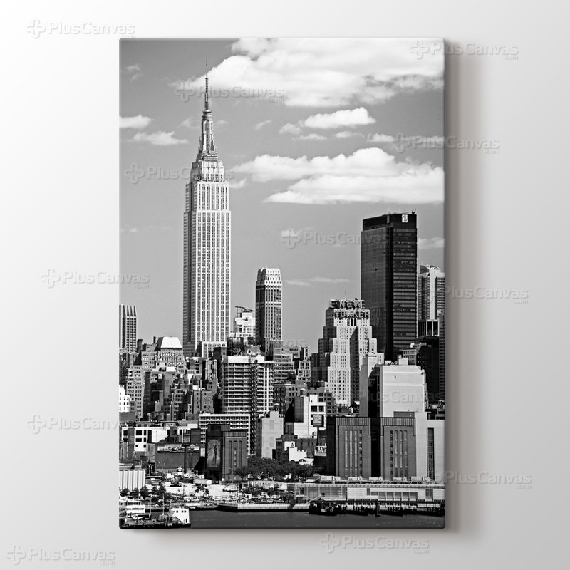 Empire States Building BW görseli.