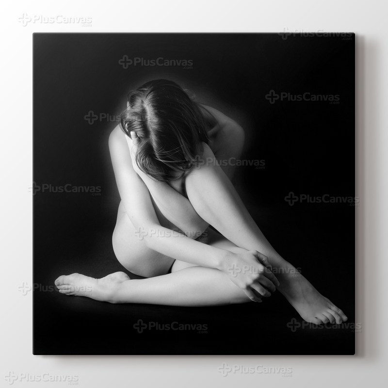 Beauty In Black görseli.