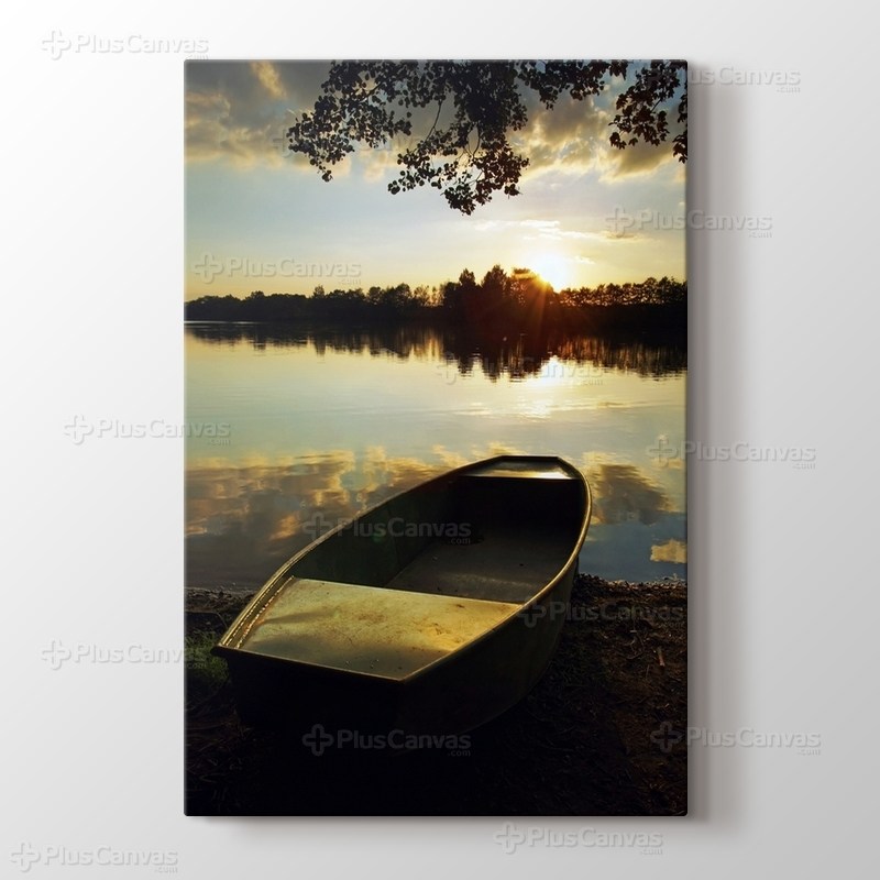 Old Boat at Sunset görseli.