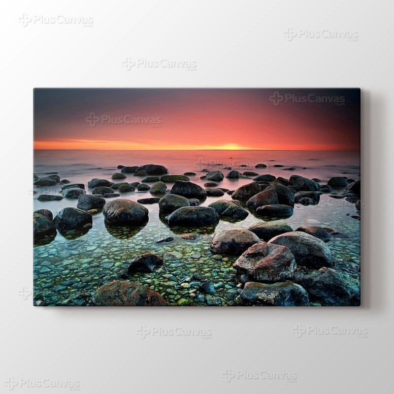 Sahilde Çakıl Taşları görseli.