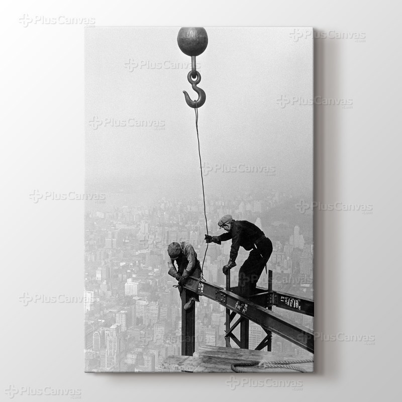 High on the Empire State Building - Lewis Wickes Hine görseli.