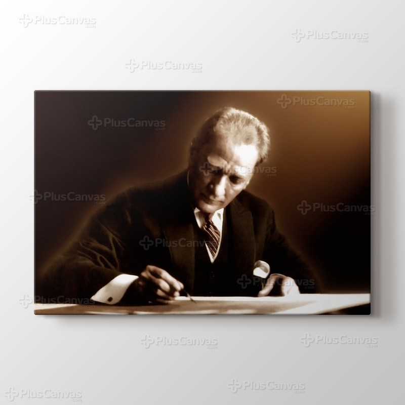 Atatürk Yazı Yazarken görseli.