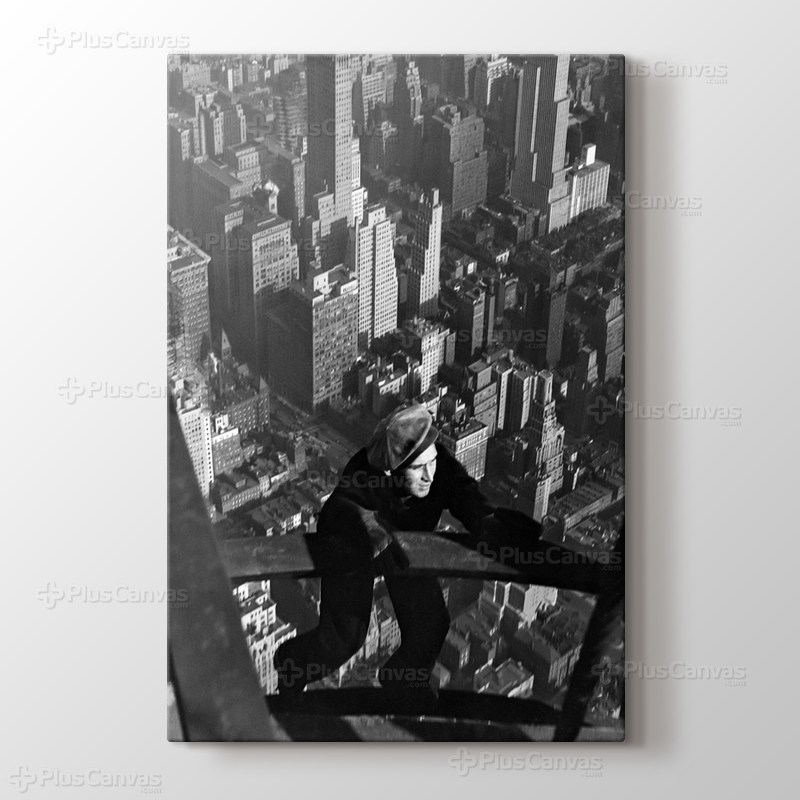 Climbing up the Beams on the Empire State - Lewis Wickes Hine görseli.