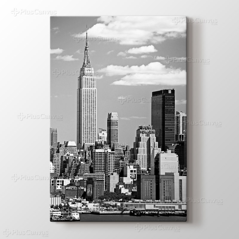 Empire States Building BW görseli.