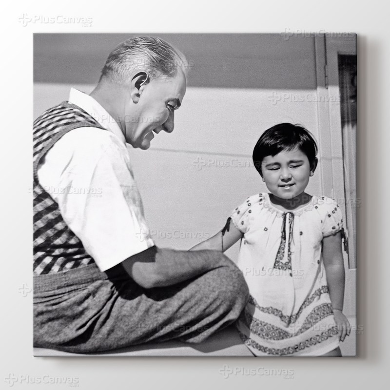 Atatürk ve Manevi Kızı Ülkü Adatepe görseli.