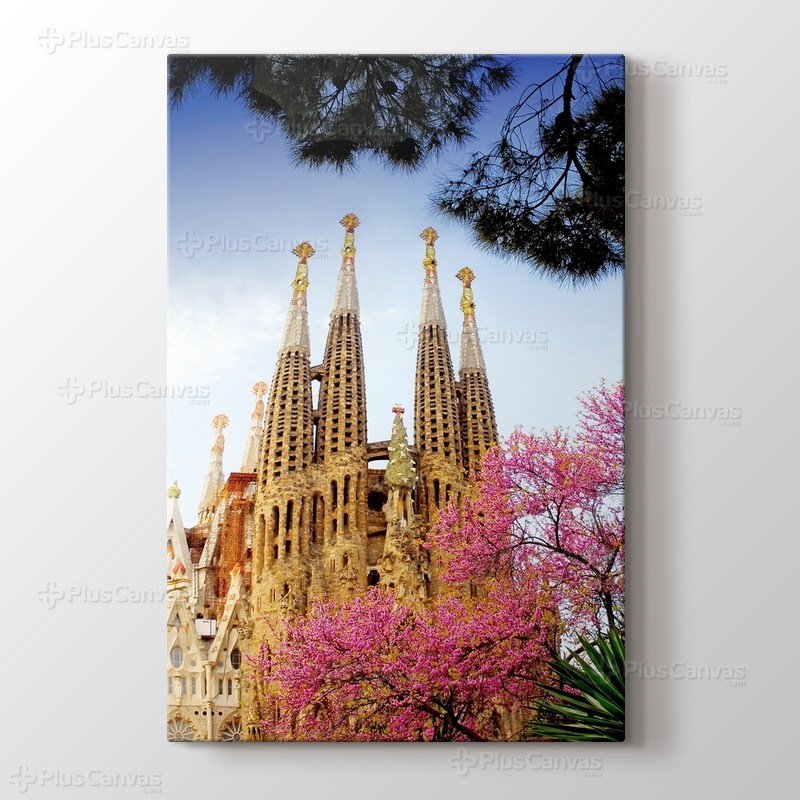Barcelona - La Sagrada Familia görseli.